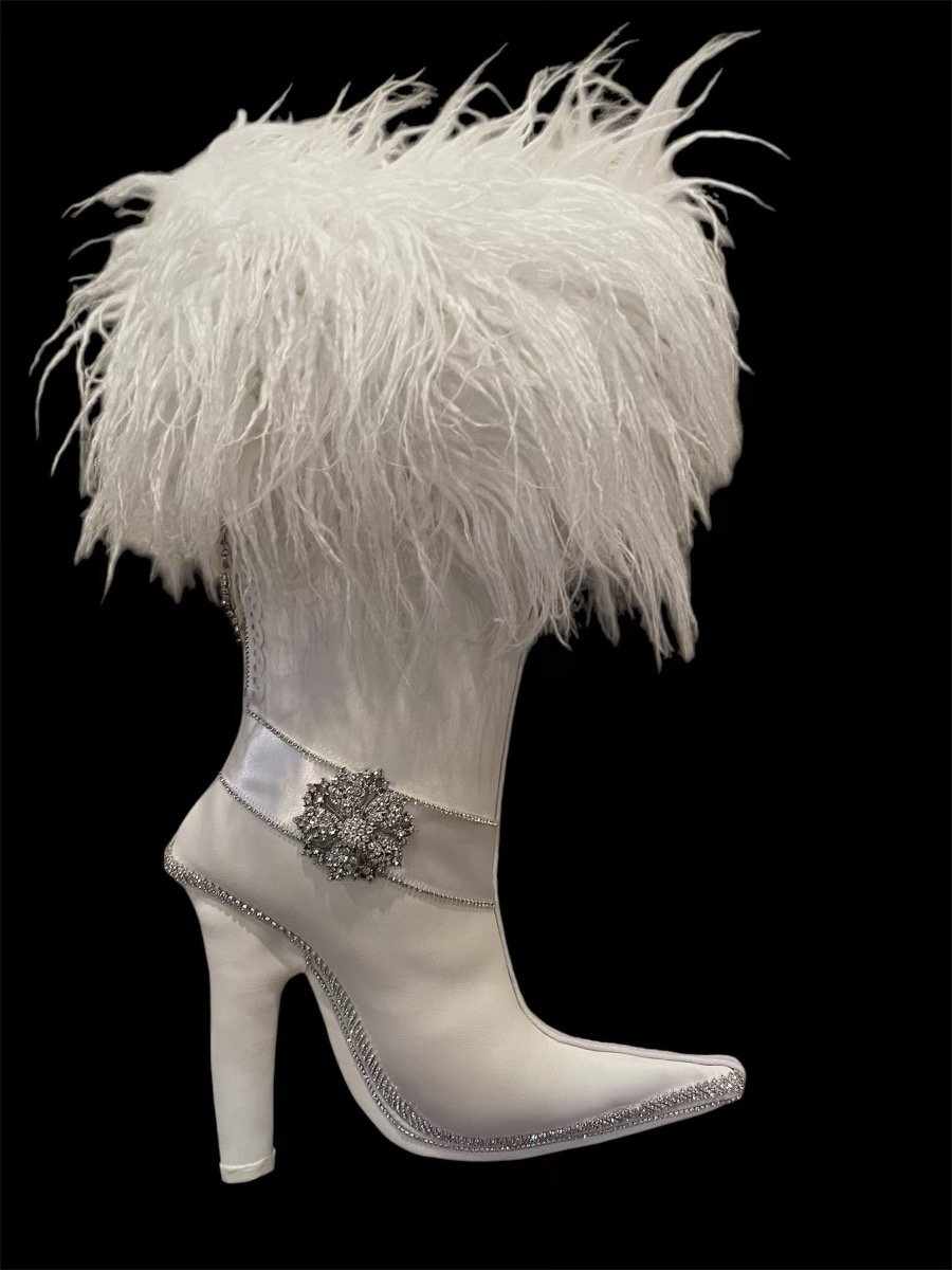 Bougie Winter Wonderland White Furry Stiletto Boot Wreath Attachment – Glam Holiday Decor