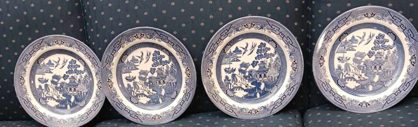 Set of 4 Vintage Churchill Blue Willow Dinner Plates - 10.25" Staffordshire England - Classic Oriental Scene Design